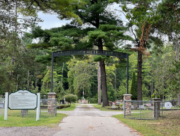 Entrance of Lynnwood Cemetery surrounded by trees.